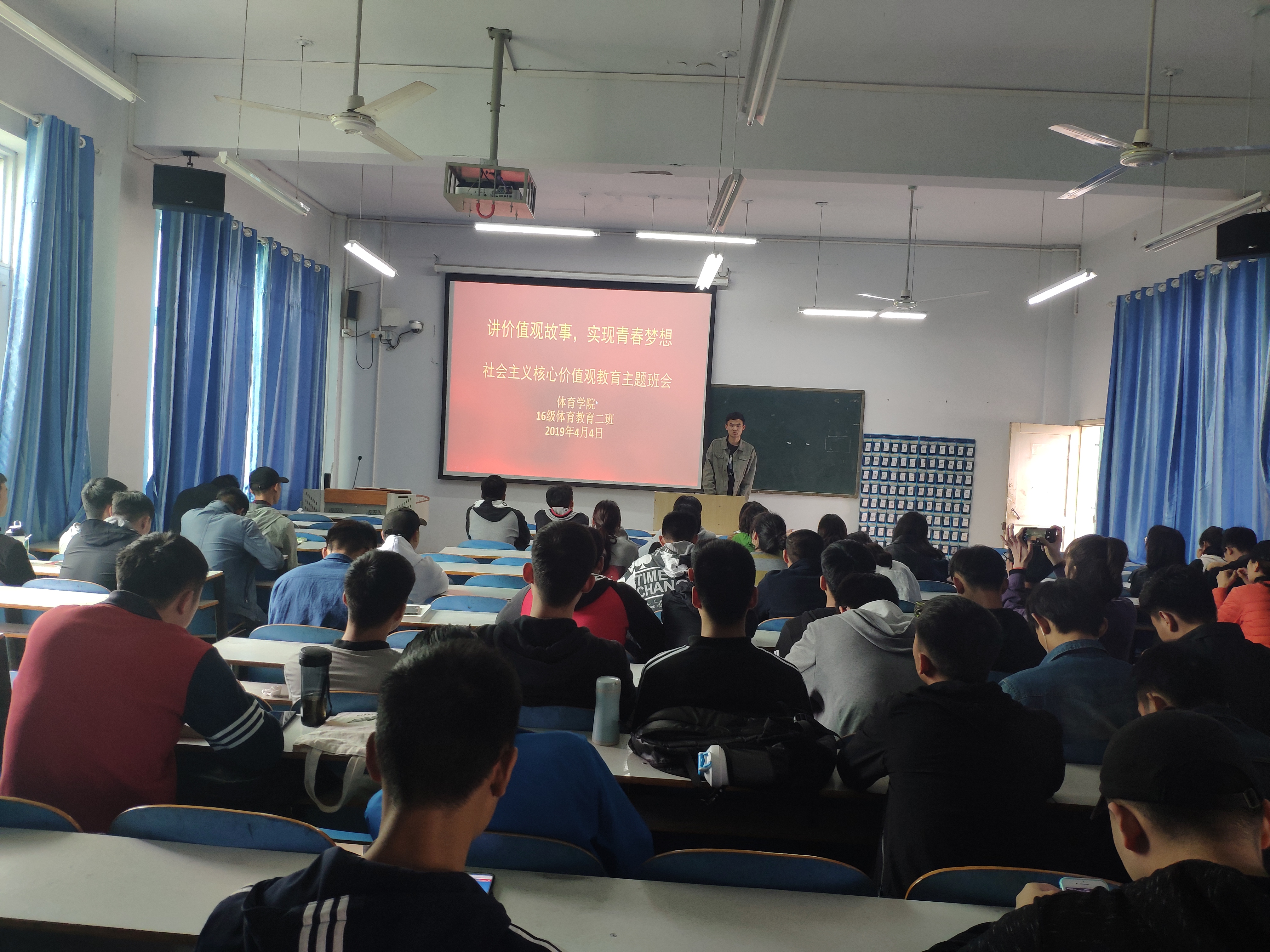 16二班.jpg 16二班.jpg